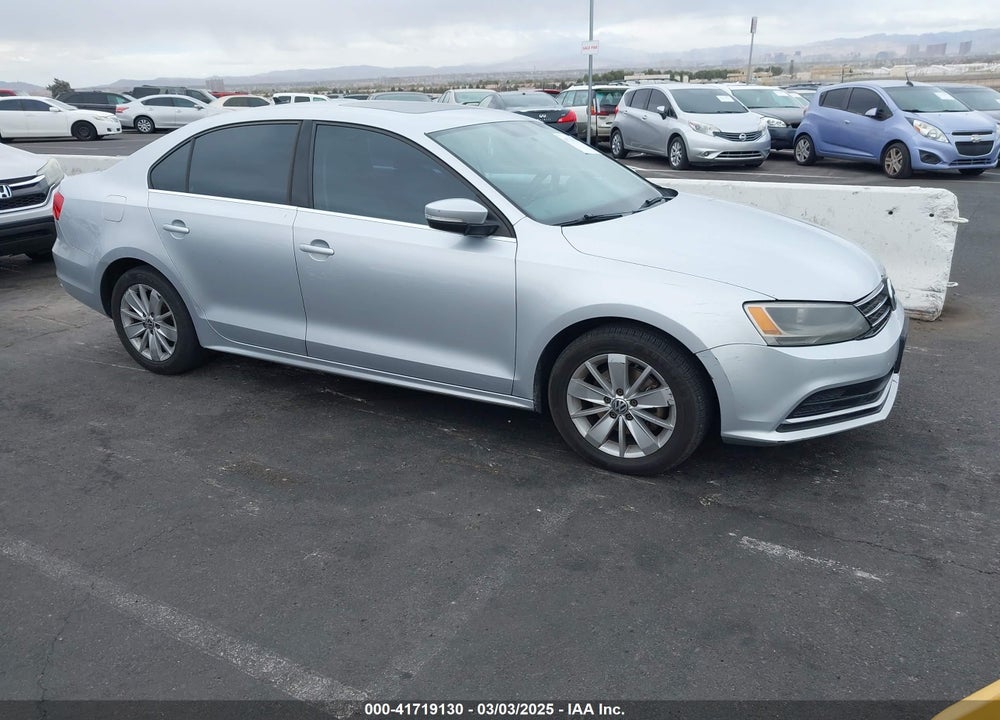 2015 VOLKSWAGEN JETTA 1.8T SE VIN: 3VWD17AJ7FM226182