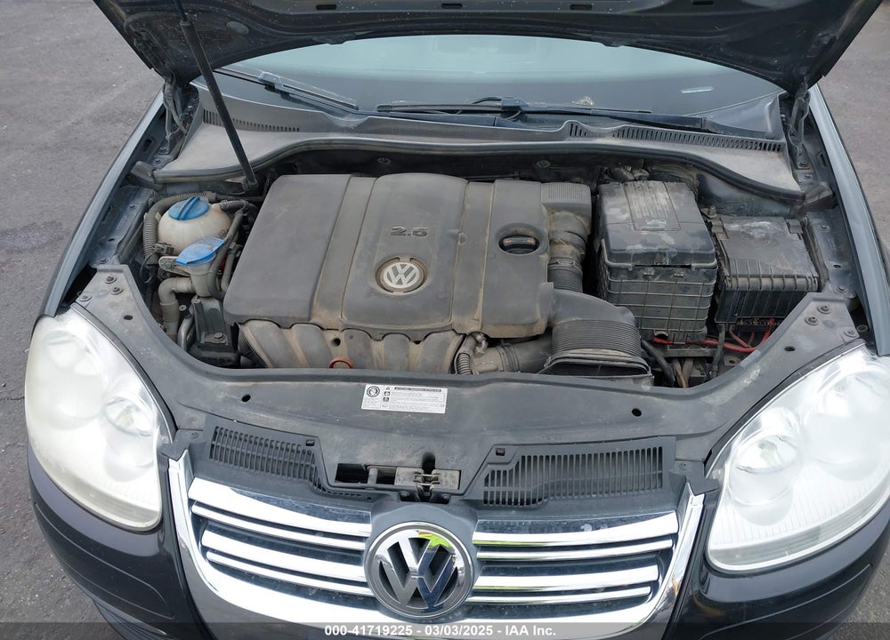 2010 VOLKSWAGEN JETTA VIN: 3VWRZ7AJ1AM015258