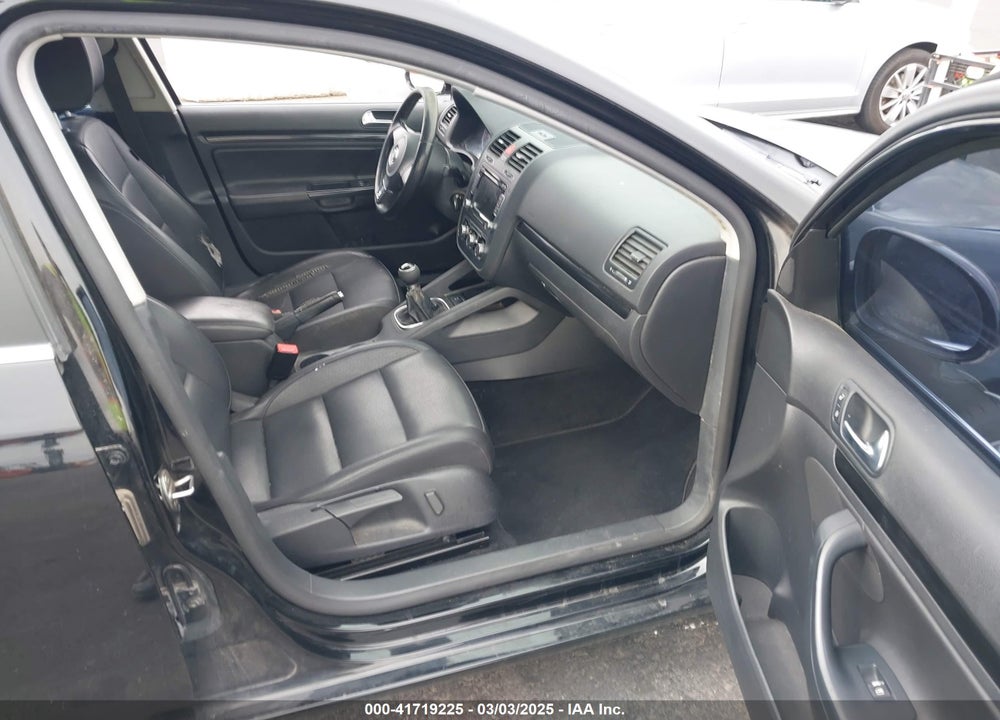 2010 VOLKSWAGEN JETTA VIN: 3VWRZ7AJ1AM015258