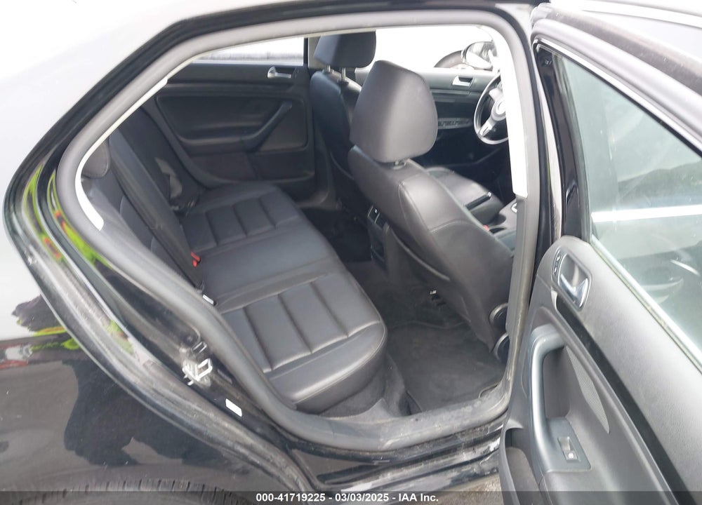 2010 VOLKSWAGEN JETTA VIN: 3VWRZ7AJ1AM015258