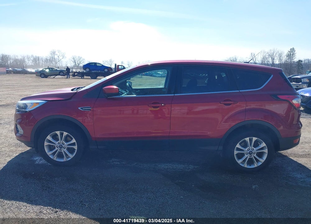 2017 FORD ESCAPE SE VIN: 1FMCU9GD5HUE71186