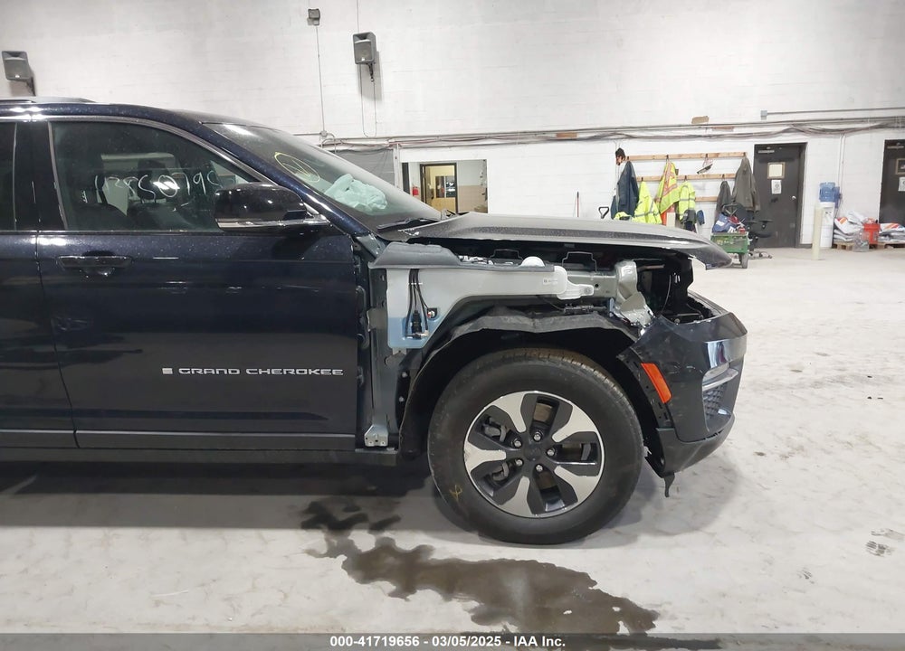 2024 JEEP GRAND CHEROKEE 4XE VIN: 1C4RJYB65R8582910
