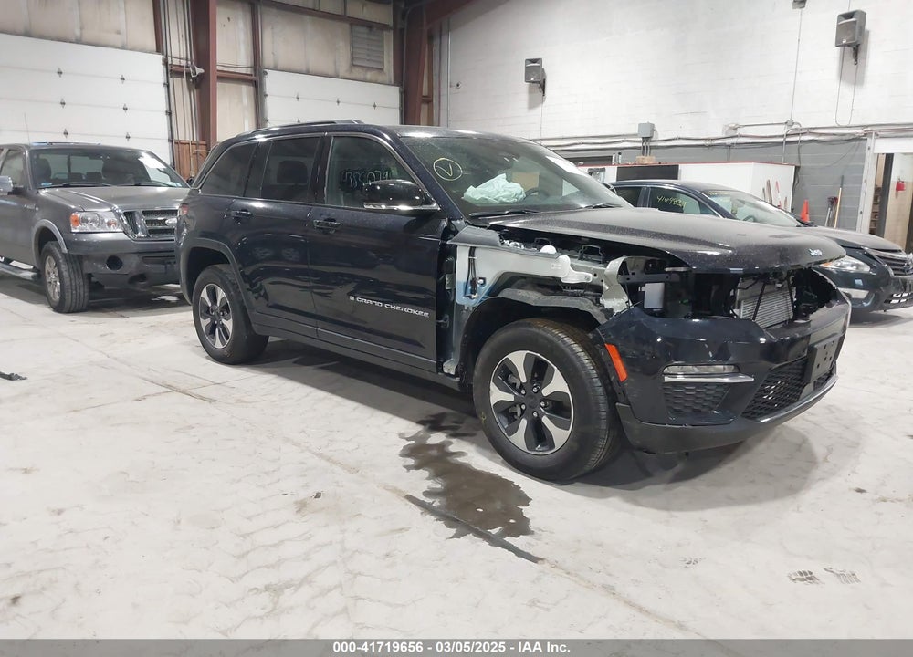 2024 JEEP GRAND CHEROKEE 4XE VIN: 1C4RJYB65R8582910