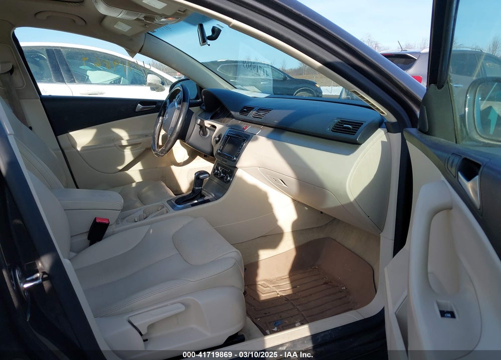 2010 VOLKSWAGEN PASSAT VIN: WVWJK7AN0AE070491