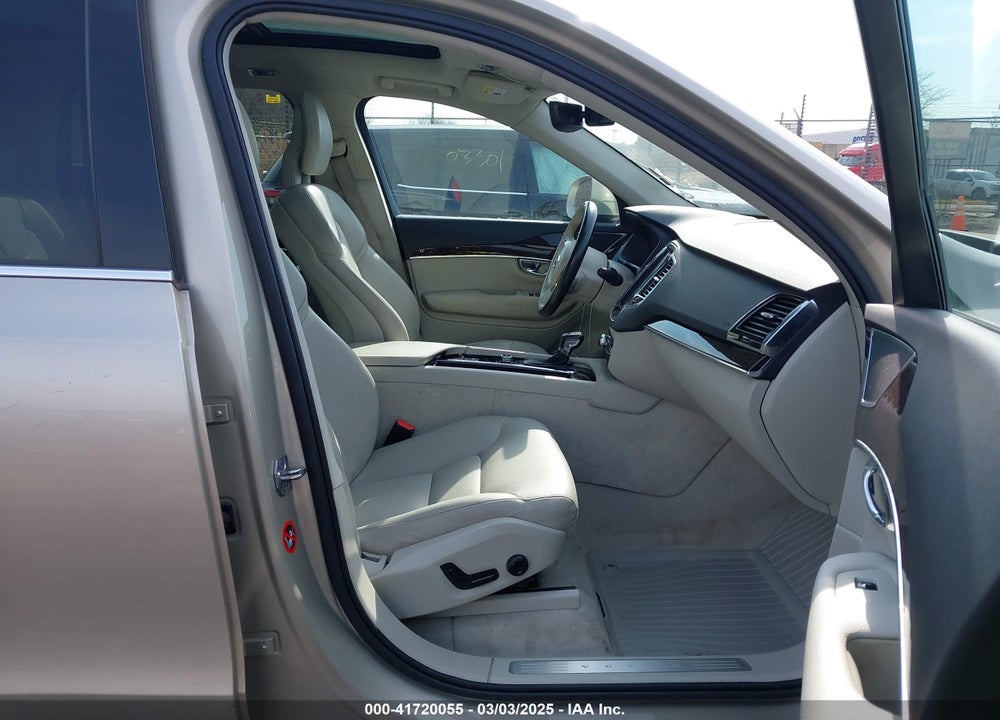 2016 VOLVO XC90 T6 MOMENTUM VIN: YV4A22PK7G1050168