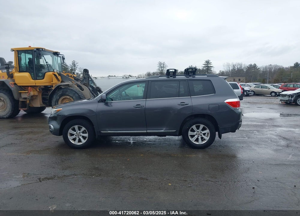 2011 TOYOTA HIGHLANDER VIN: 5TDBK3EH7BS077144