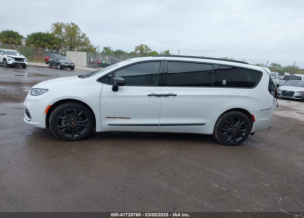 2023 CHRYSLER PACIFICA TOURING L VIN: 2C4RC1BG1PR629345