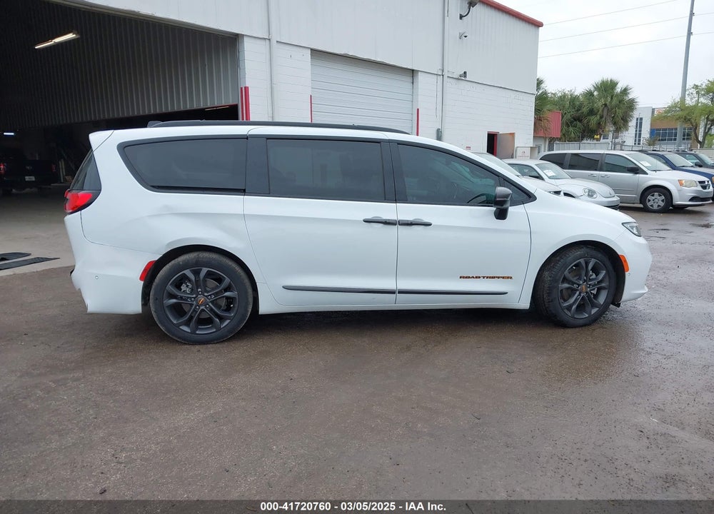2023 CHRYSLER PACIFICA TOURING L VIN: 2C4RC1BG1PR629345