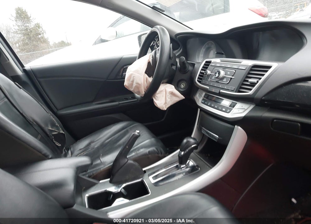 2015 HONDA ACCORD VIN: 1HGCR2F59FA033732