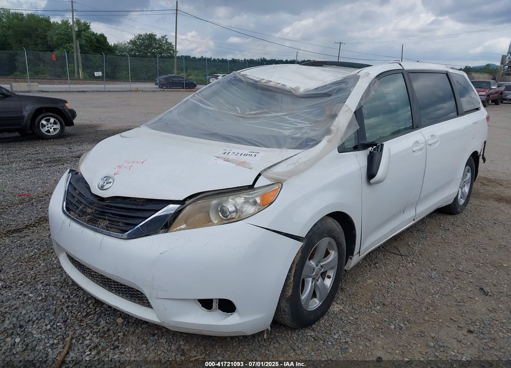 2014 TOYOTA SIENNA LE V6 8 PASSENGER VIN: 5TDKK3DCXES512006