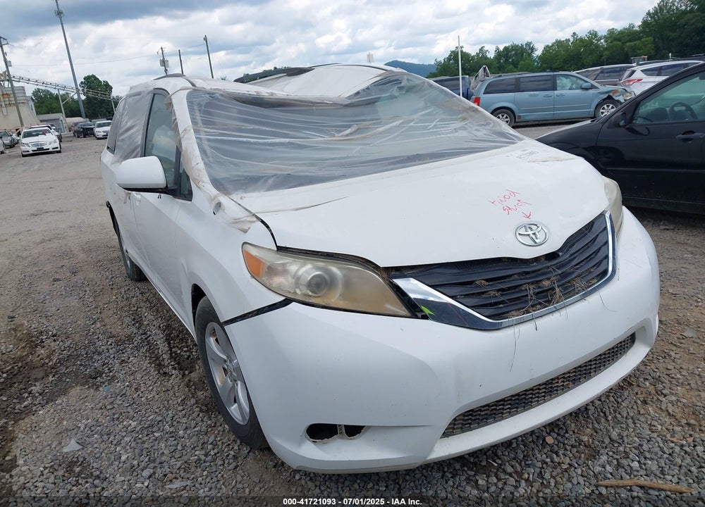 2014 TOYOTA SIENNA LE V6 8 PASSENGER VIN: 5TDKK3DCXES512006