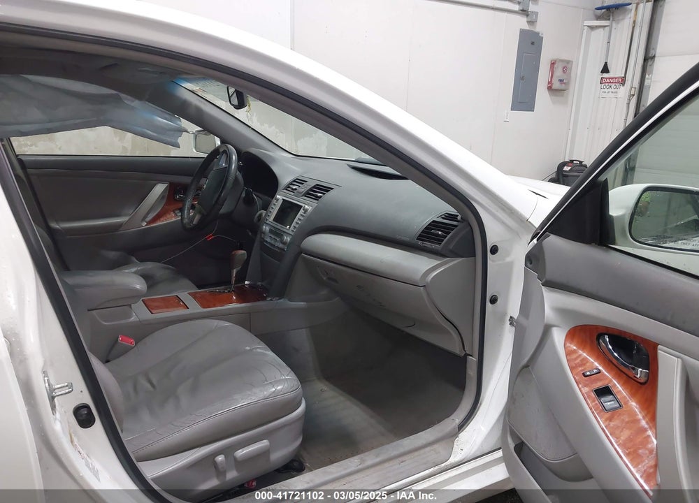 2011 TOYOTA CAMRY HYBRID VIN: 4T1BB3EK2BU136944