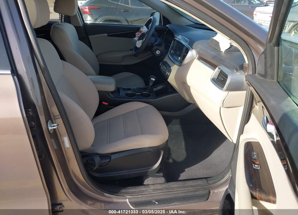 2019 KIA SORENTO VIN: 5XYPG4A31KG567938