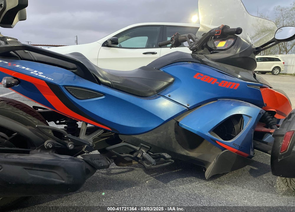 2015 CAN-AM SPYDER ROADSTER RS/RS-S/RS-S SPEC SERIES VIN: 2BXNABC46FV000359