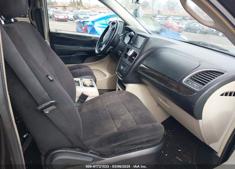 2011 CHRYSLER TOWN & COUNTRY VIN: 2A4RR5DG8BR681397