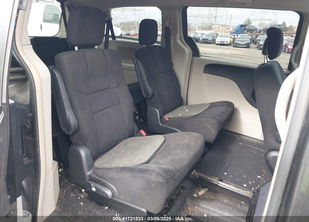 2011 CHRYSLER TOWN & COUNTRY VIN: 2A4RR5DG8BR681397