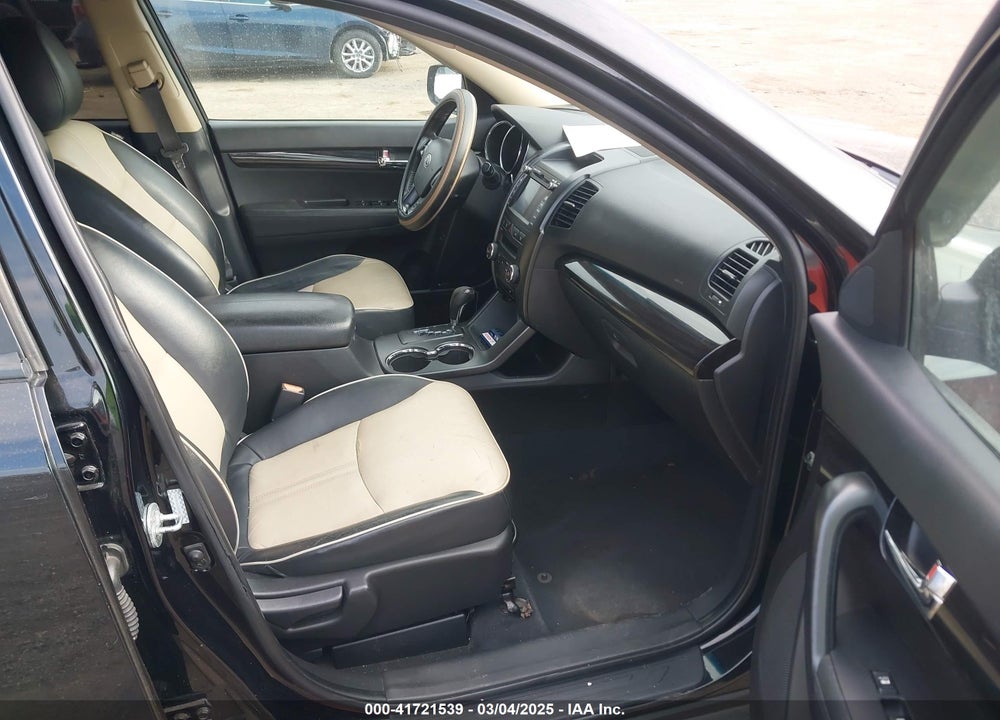 2011 KIA SORENTO EX V6 VIN: 5XYKU4A22BG024592