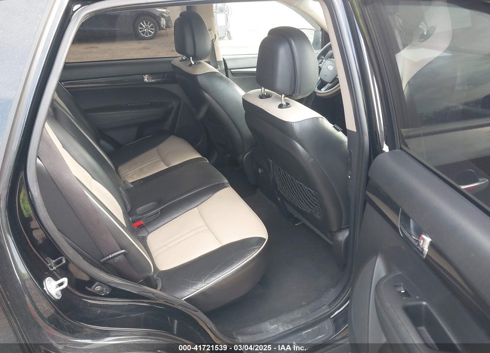 2011 KIA SORENTO EX V6 VIN: 5XYKU4A22BG024592