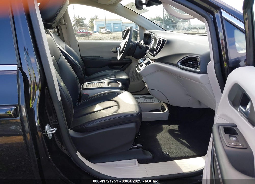 2023 CHRYSLER PACIFICA TOURING L VIN: 2C4RC1BG3PR552655