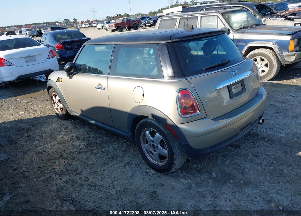2009 MINI COOPER VIN: WMWMF33599TW70776