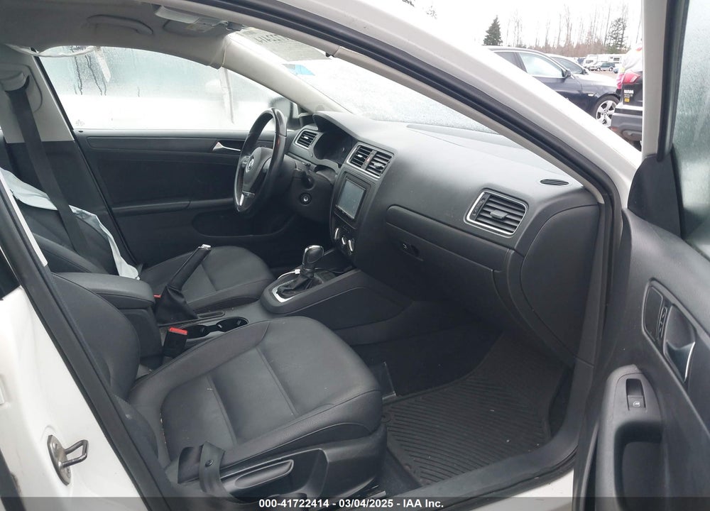 2011 VOLKSWAGEN JETTA VIN: 3VWDZ7AJ2BM311496