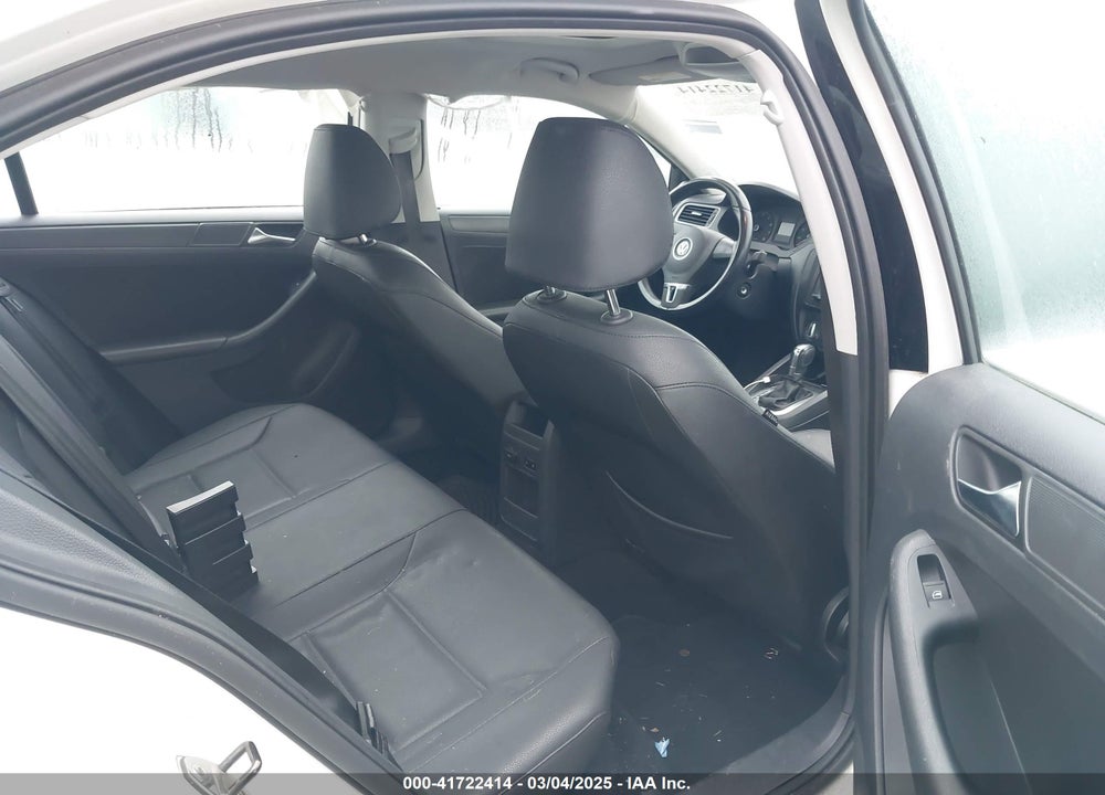 2011 VOLKSWAGEN JETTA VIN: 3VWDZ7AJ2BM311496