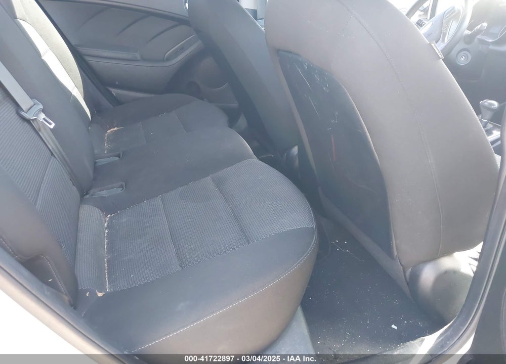 2018 KIA FORTE VIN: 3KPFK4A77JE195269