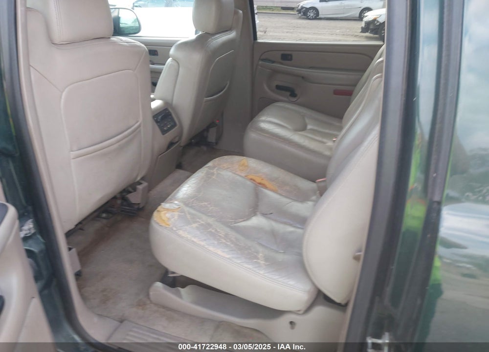 2004 CHEVROLET SUBURBAN 1500 LT VIN: 1GNEC16Z14J224460