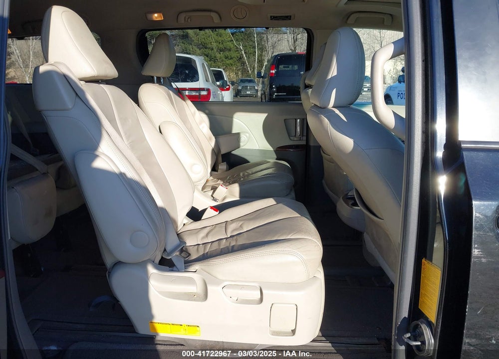 2011 TOYOTA SIENNA XLE VIN: 5TDDK3DC6BS017578