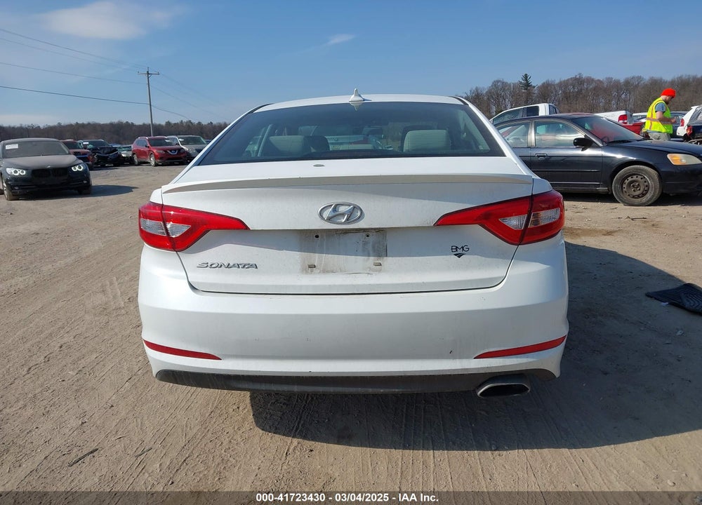 2015 HYUNDAI SONATA SE VIN: 5NPE24AF7FH089202