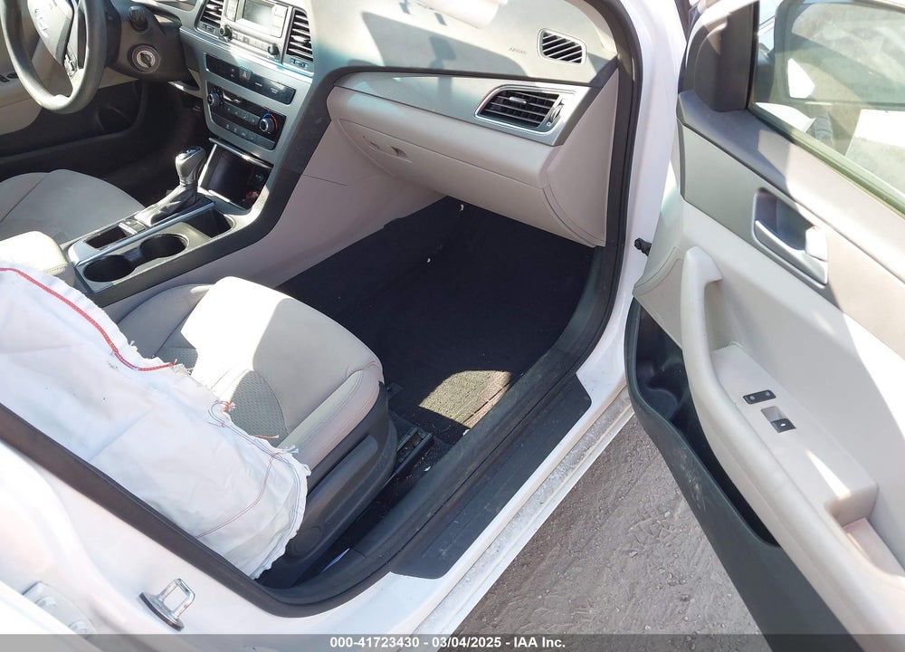 2015 HYUNDAI SONATA SE VIN: 5NPE24AF7FH089202
