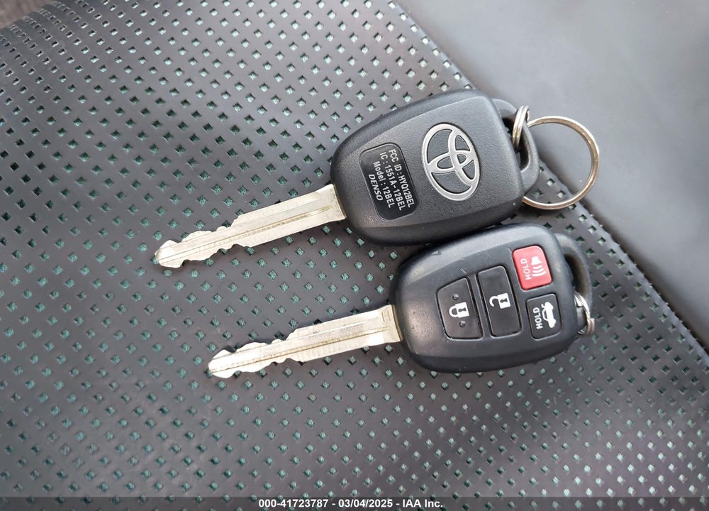 2014 TOYOTA COROLLA VIN: 2T1BPRHE5EC181912