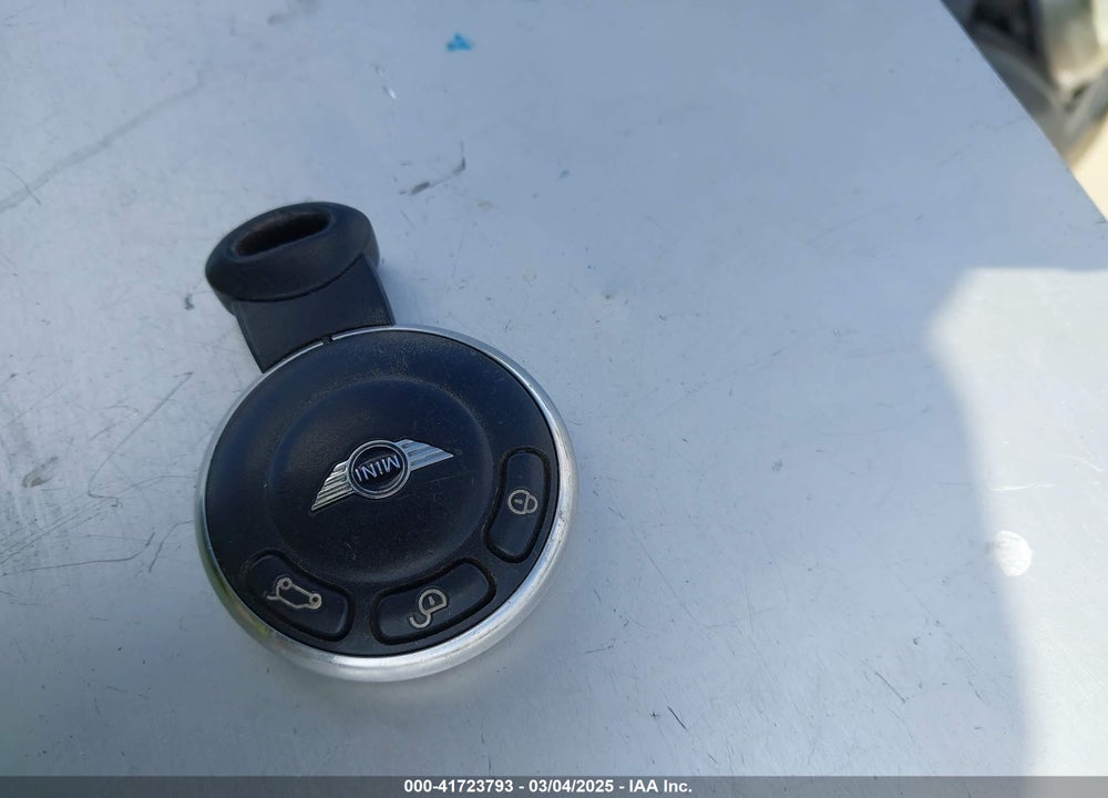 2011 MINI COOPER S VIN: WMWZP3C56BTX82699