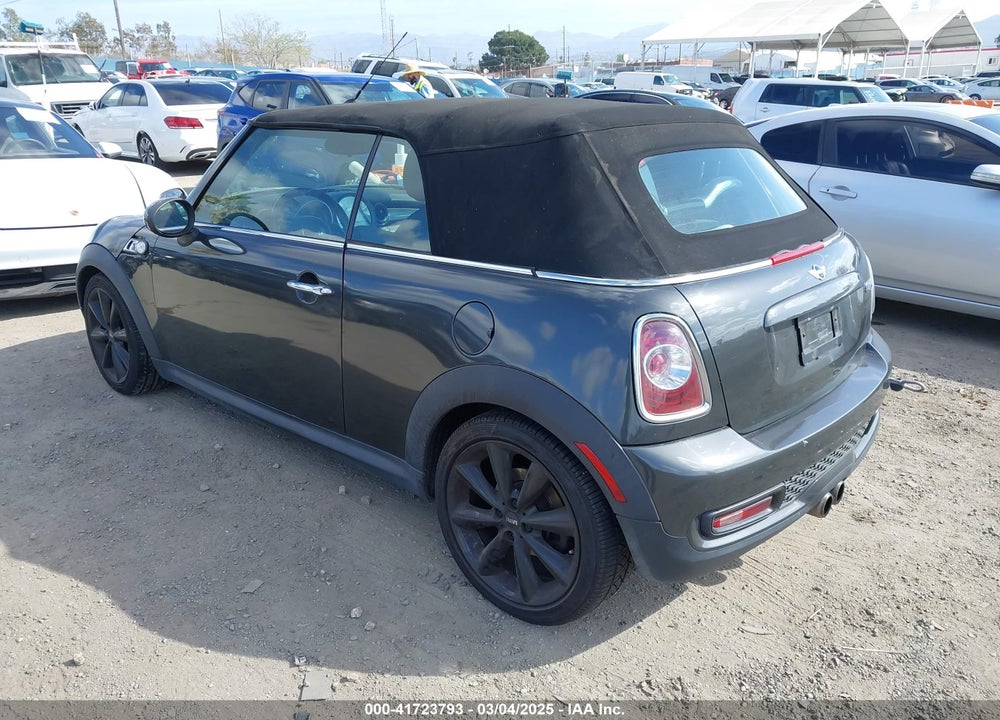2011 MINI COOPER S VIN: WMWZP3C56BTX82699