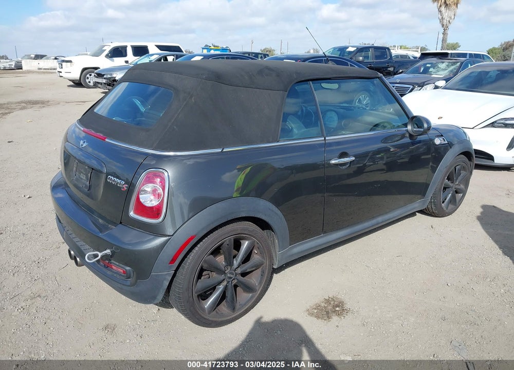 2011 MINI COOPER S VIN: WMWZP3C56BTX82699
