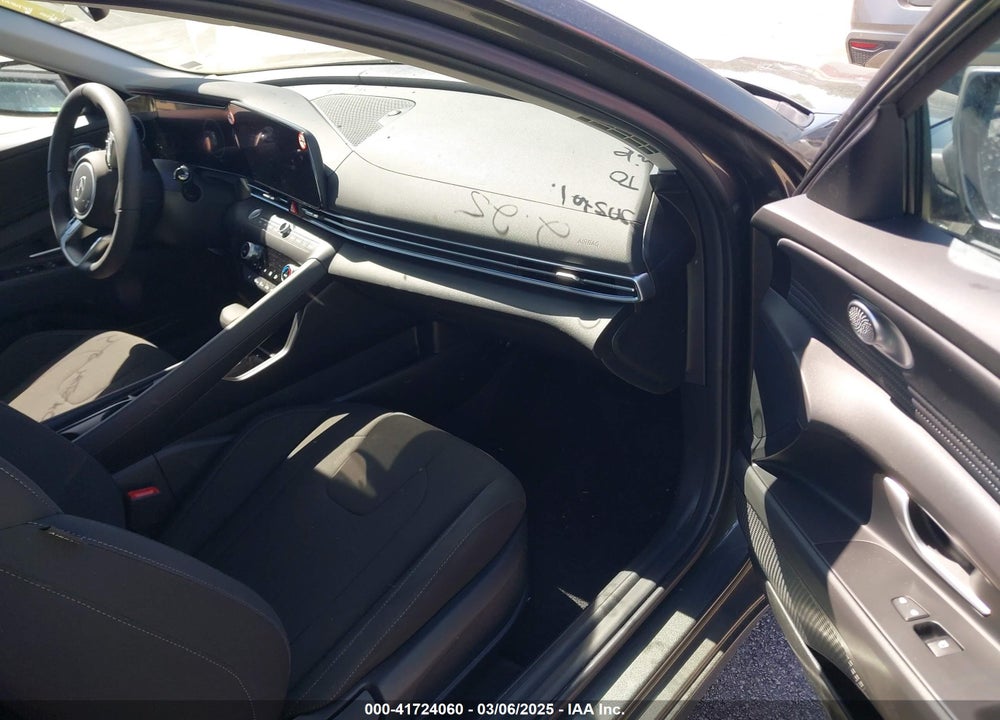 2025 HYUNDAI ELANTRA VIN: KMHLS4DG4SU933283