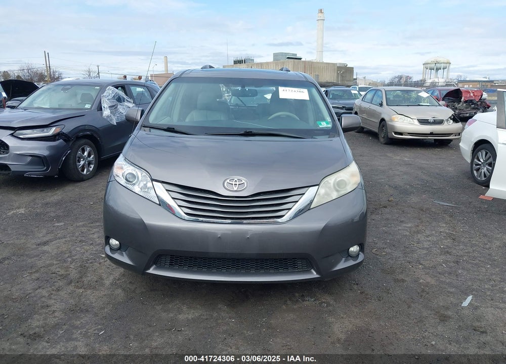2014 TOYOTA SIENNA XLE V6 8 PASSENGER VIN: 5TDYK3DC6ES514460