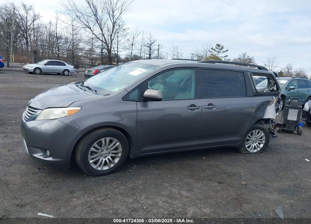 2014 TOYOTA SIENNA XLE V6 8 PASSENGER VIN: 5TDYK3DC6ES514460