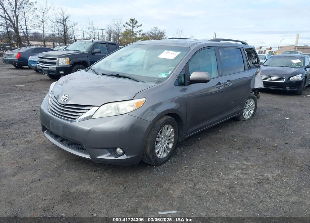 2014 TOYOTA SIENNA XLE V6 8 PASSENGER VIN: 5TDYK3DC6ES514460