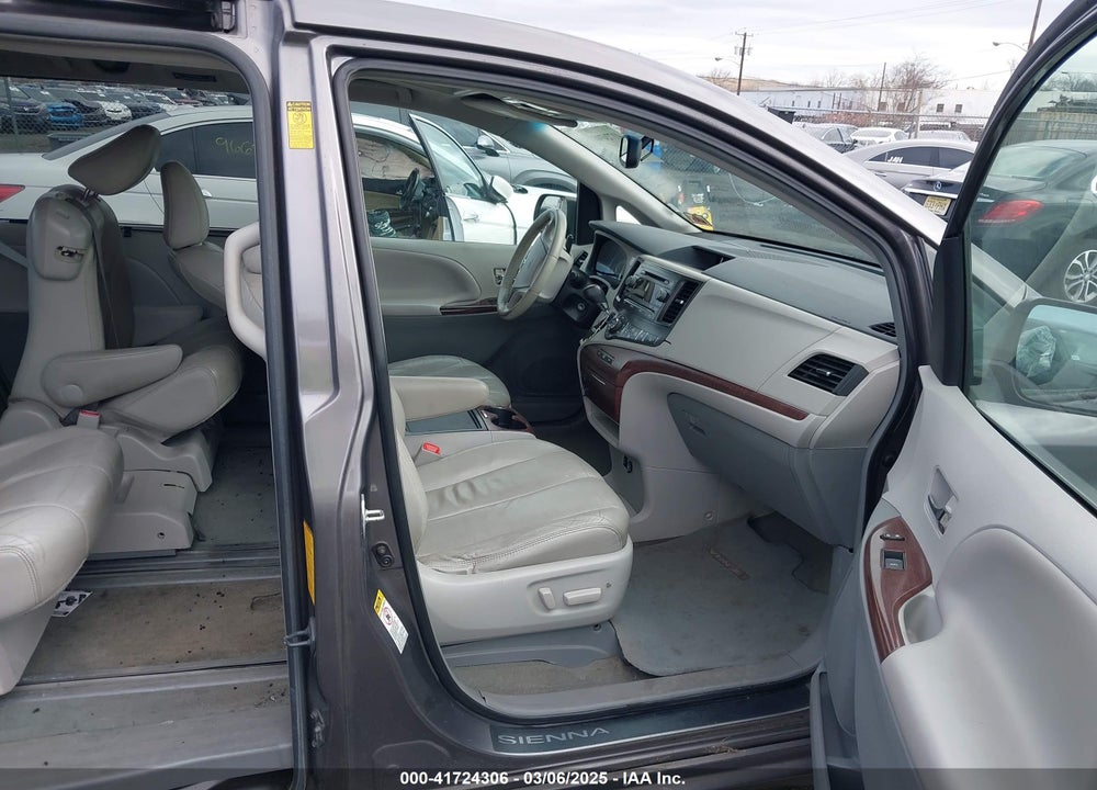 2014 TOYOTA SIENNA XLE V6 8 PASSENGER VIN: 5TDYK3DC6ES514460