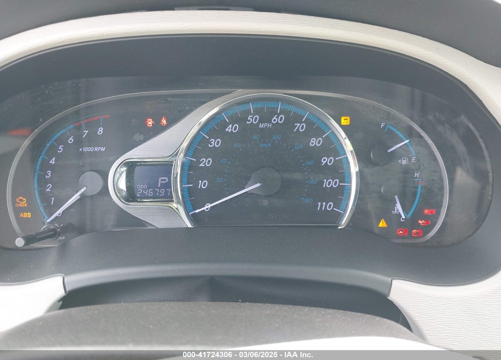 2014 TOYOTA SIENNA XLE V6 8 PASSENGER VIN: 5TDYK3DC6ES514460