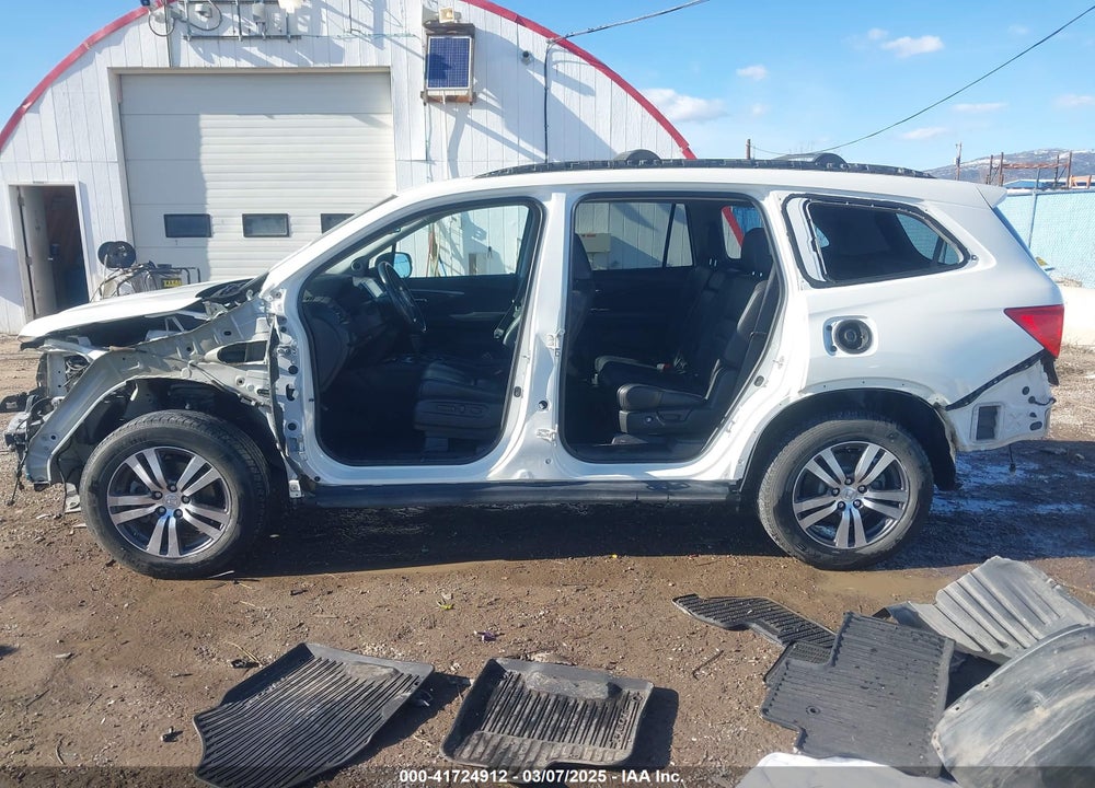 2018 HONDA PILOT VIN: 5FNYF6H57JB008572