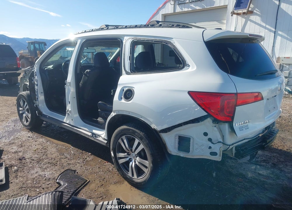 2018 HONDA PILOT VIN: 5FNYF6H57JB008572