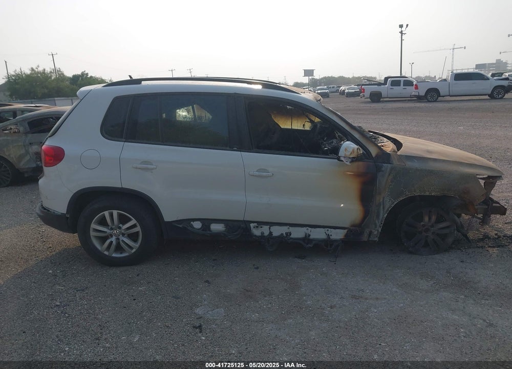 2016 VOLKSWAGEN TIGUAN S VIN: WVGBV7AX9GW547852