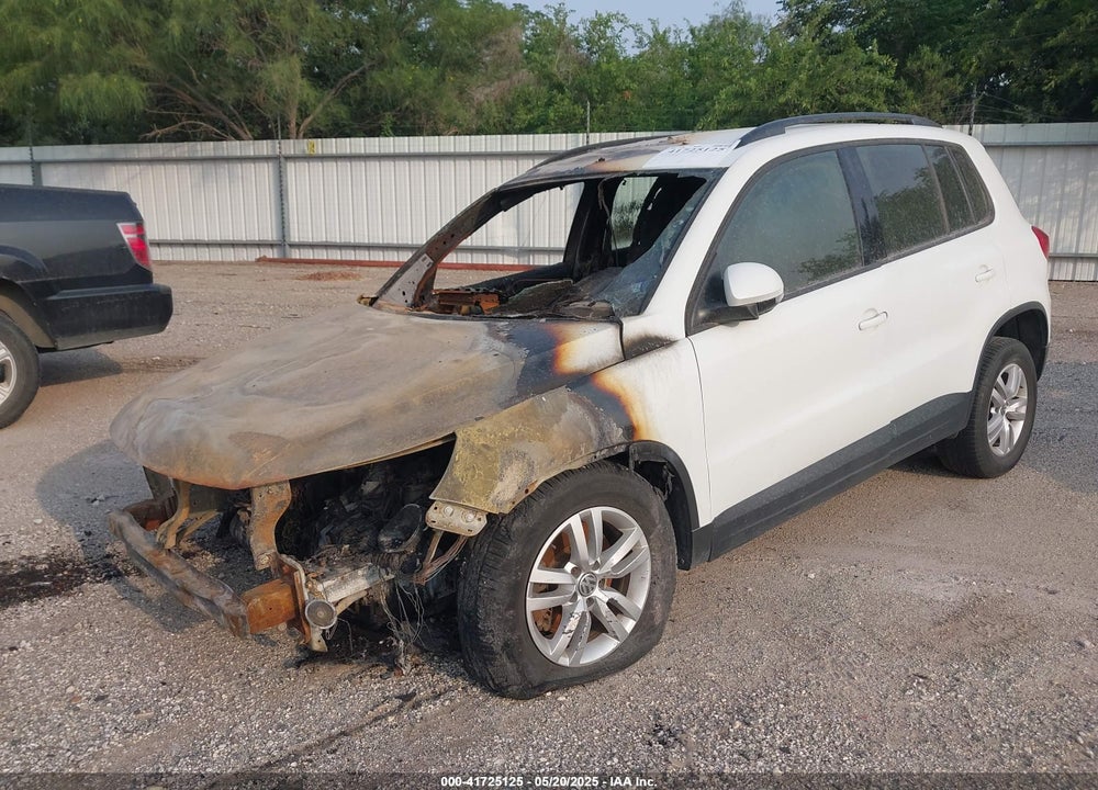 2016 VOLKSWAGEN TIGUAN S VIN: WVGBV7AX9GW547852