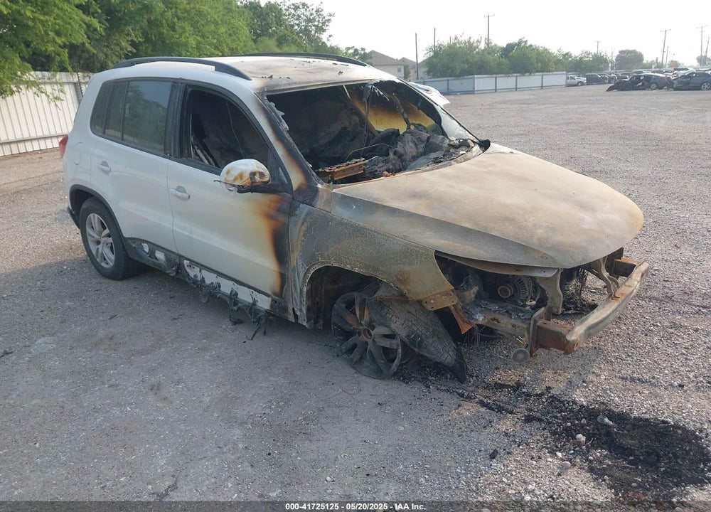 2016 VOLKSWAGEN TIGUAN S VIN: WVGBV7AX9GW547852