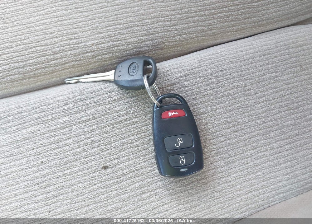 2014 KIA SEDONA LX VIN: KNDMG4C71E6539017