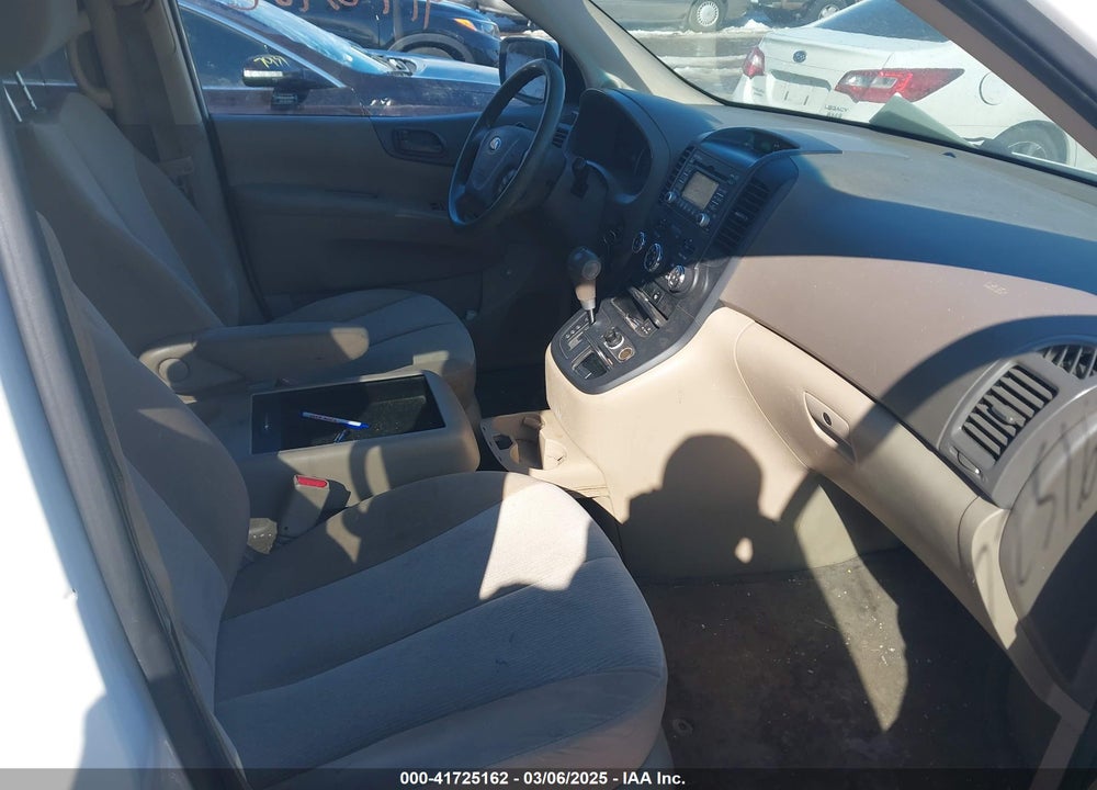 2014 KIA SEDONA LX VIN: KNDMG4C71E6539017