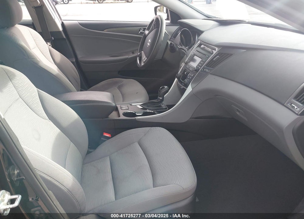 2015 HYUNDAI SONATA HYBRID VIN: KMHEC4A42FA137719