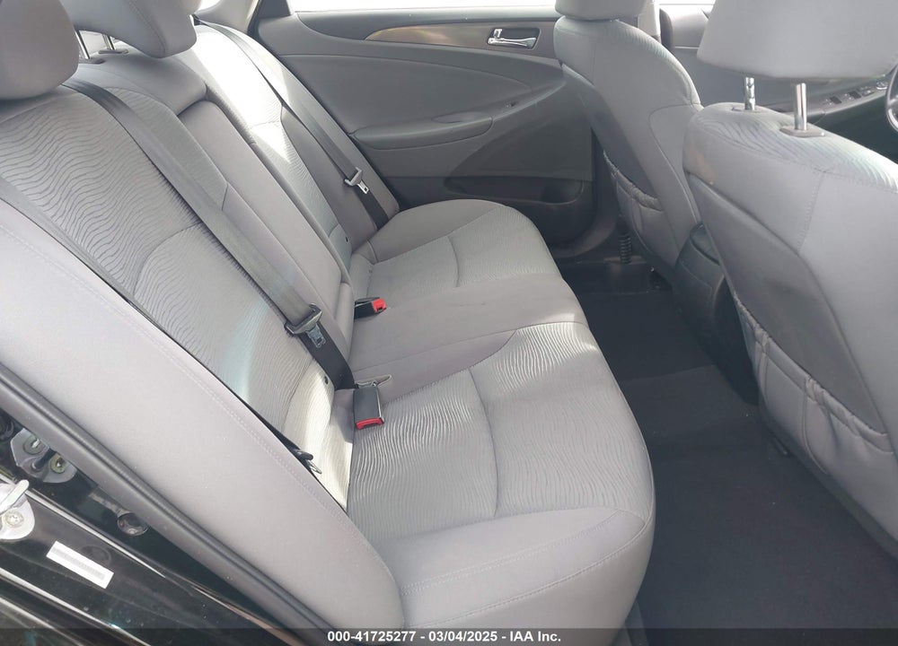 2015 HYUNDAI SONATA HYBRID VIN: KMHEC4A42FA137719